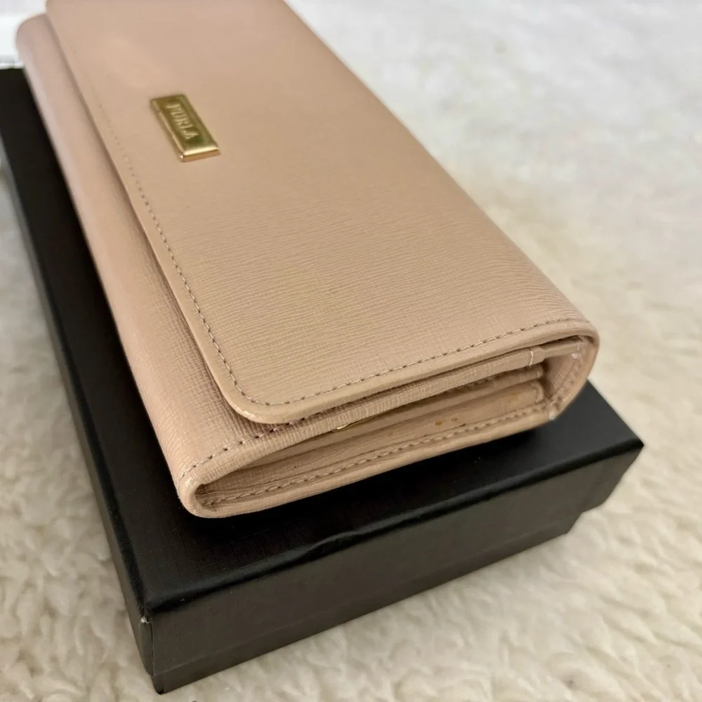 Furla Women's Beige long Wallet w/ Dustbag/Cards/box